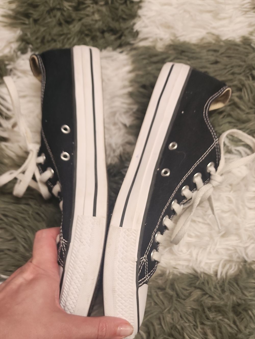 Converse Low Tops - Picture 3 of 6